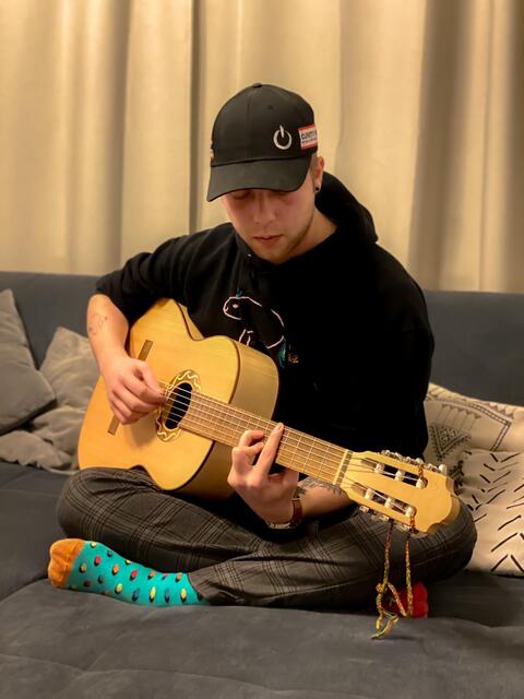 Dabei ist die Gitarre noch eines der weniger exotischen Instrumente.