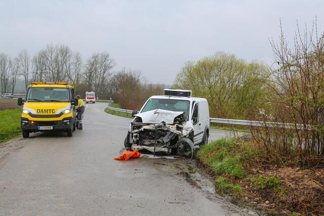 Ein 29-Jähriger aus Linz und eine 26-Jährige aus dem Bezirk Ried wurden bei dem Unfall gestern in Andiesen verletzt.
