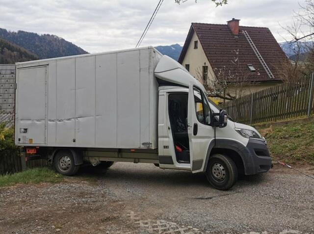 Nach ca. zwei Stunden war der Klein-LKW aus seiner misslichen Lage befreit
