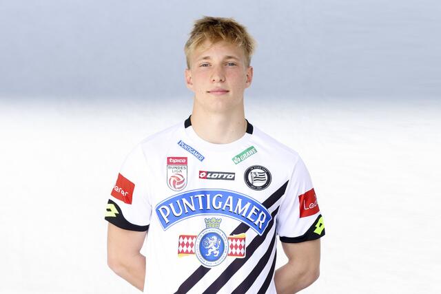 Die Fußballkarriere startete für Samuel Stückler beim SV Bad St. Leonhard, Trainer Manfred Hacker erkannte sein Talent schon früh. | Foto: GEPA pictures/ Christian Walgram