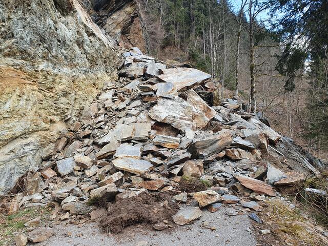 Der Güterweg ist aktuell nur zu Fuß passierbar. | Foto: Gemeinde Taxenbach/Gassner