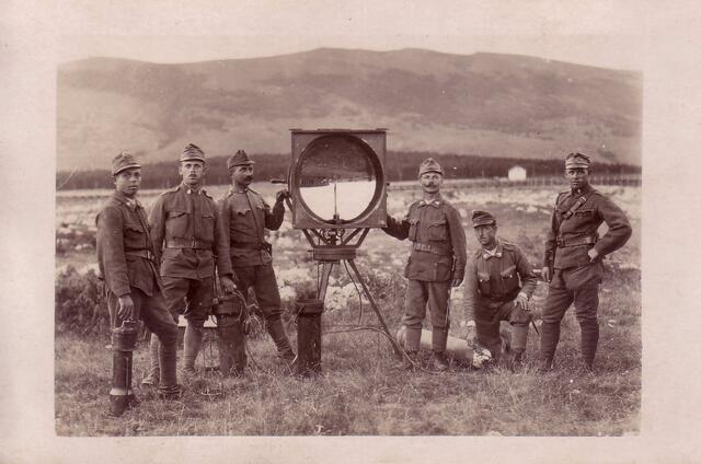 Angehörige der Bodentruppe einer k. u. k. Fliegerstaffel an der Südfront. | Foto: Sammlung Albrich