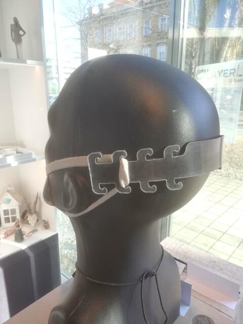 Der Ohrenschoner hilft Menschen, die dauernd eine Maske tragen.