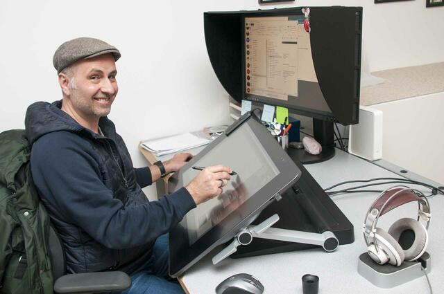 Es vergeht kaum ein Tag, an dem Bernd Ertl nicht vor dem Computer sitzt, Neues kreiert und mit seinen Zeichnungen die Welt zum Lachen bringt.