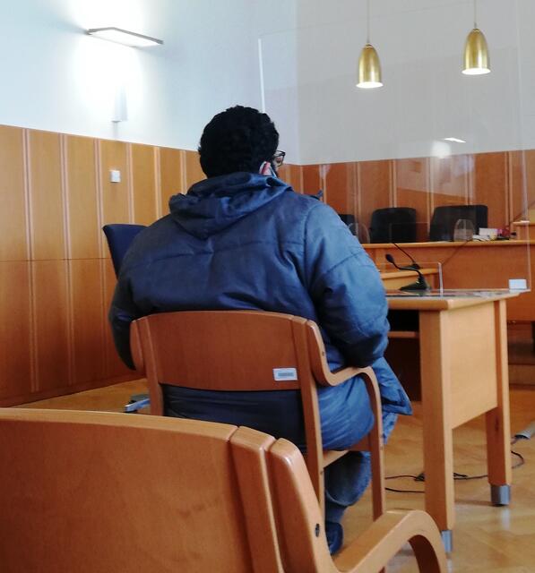 Der Angeklagte vor Gericht.