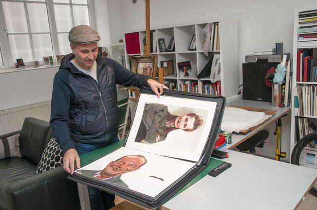 Illustrator und Karikaturist Bernd Ertl bringt mit seinen Zeichnungen die Welt zum Lachen.  | Foto: Wolfgang Unger