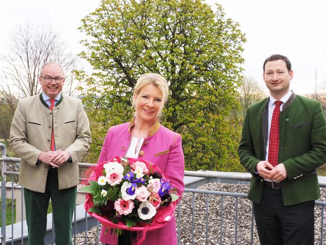 Die NÖ Bauernbundspitze um Obmann Landeshauptfrau-Stellvertreter Stephan Pernkopf und Direktor Paul Nemecek gratulieren Bundesbäuerin Nationalratsabgeordnete Irene Neumann-Hartberger zur neuen Aufgabe. | Foto: NÖ Bauernbund