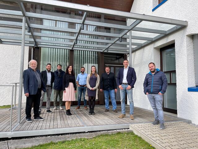 Die angehenden Unternehmer mit den Trainern Bruno Dengg, Christian Tschiderer und Simon Volderauer.