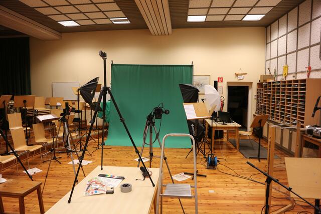 Mit drei Kameras, Stativen und Mikrofone wurden professionelle Aufnahmen angefertigt.  | Foto: Alois Reinprecht