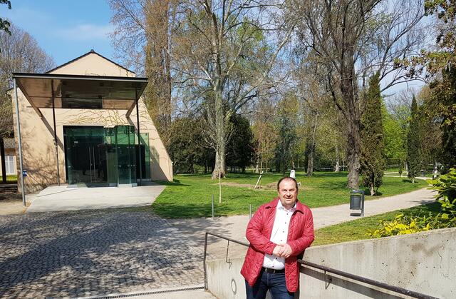 "Der Ambrosi-Garten wird tatsächlich wieder geöffnet", freut sich Bezirksvorsteher Alexander Nikolai (SPÖ).  | Foto: BV2