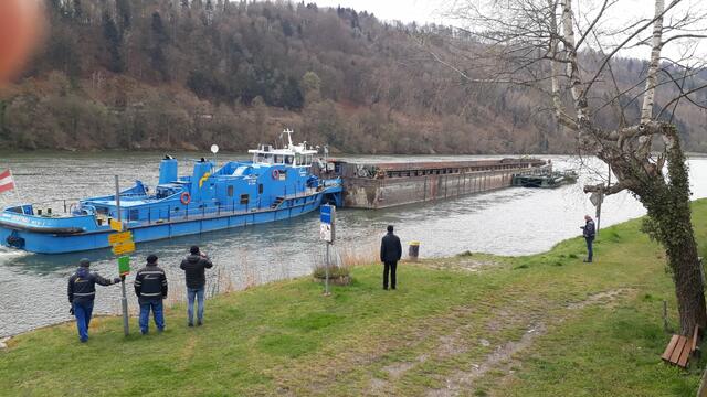 Die alte Schiffsanlegestelle in Niederranna wurde abmontiert und per Schiff abtransportiert. | Foto: Manfred Stallinger