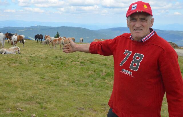 Projektinitiator Franz Dorner am Bärofen, wo die Windräder stehen sollen.  | Foto: Privat