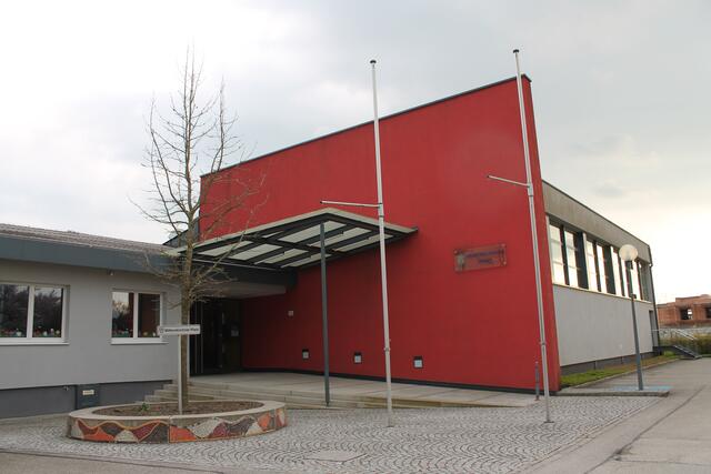 Standort der neuen Krabbelstube in der Mehrzweckhalle.