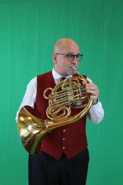 Die Musikerinnen und Musiker der Stadtkapelle Deutschlandsberg spielten die Stücke vor einem Greenscreen ein.  | Foto: Alois Reinprecht