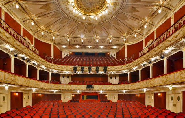 Das Theater in Baden muss weiterhin leer bleiben. Doch der Workshop "Der Vetter aus Dingsda" ist ab 24. April im Stream vom Wohnzimmer aus zu erleben | Foto: Archiv