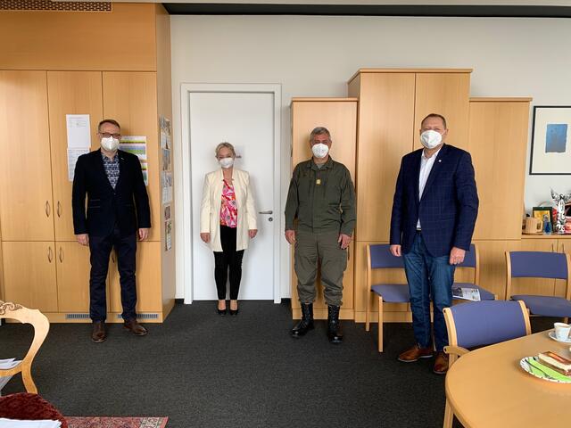 Landesrettungskommandant Reinhard Schmidt, Bezirkshauptfrau Wilbirg Mitterlehner, Militärkommandant von Oberösterreich Brigadier Dieter Muhr und Bezirksrettungskommandant Rohrbach Johannes Raab (v.l.).