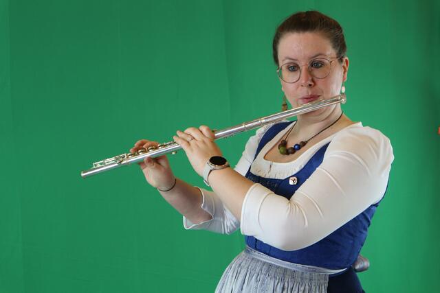 Die Musikerinnen und Musiker der Stadtkapelle Deutschlandsberg spielten "Deutschlandsberg Hoch" und die "Luftballonpolka" vor einem Greenscreen ein.  | Foto: Alois Reinprecht