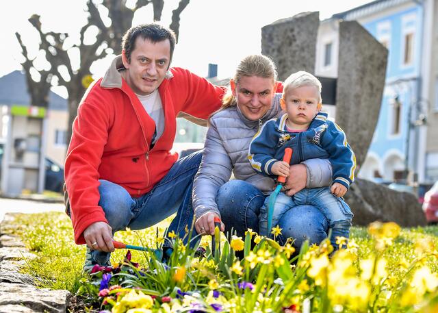 Angebote für alle Generationen bietet und vermittelt das Proges-Modellprojekt "Ges.und" – vom gemeinschaftlichen Garteln (hier Familie Riede aus Haslach) über Bewegung und Sport, Kreativworkshops oder Themen-Cafés bis zur nachbarschaftlichen Unterstützung im Alltag. | Foto: PROGES