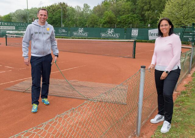 Sportlandesrat Jochen Danninger und NÖTV-Präsidentin Petra Schwarz freuen sich, wenn der Sport wieder Schwung aufnimmt.