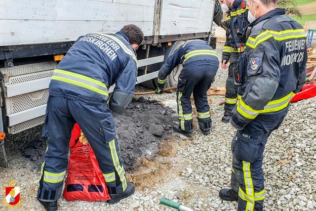 Vor kurzem hatte die FF Mooskirchen bereits einen Öleinsatz, am Mittwoch war es wieder soweit.