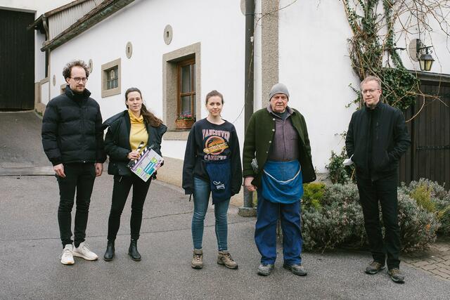 Johannes Hoss (Kamera), Clara Stern (Buch und Regie), Alina Schaller (als Mira), Wolfgang Böck (als Opa), Michael Kitzberger (Produzent) | Foto: Niko Havranek / NGF