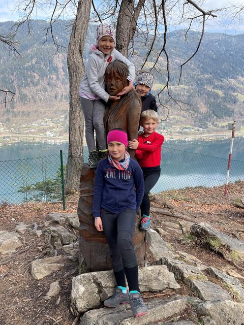 Die neue Ossiacher-See-Nixe befindet sich am Wanderweg "Burgherrenrunde", nahe dem Jungfernsprung in den Ossiacher Tauern.