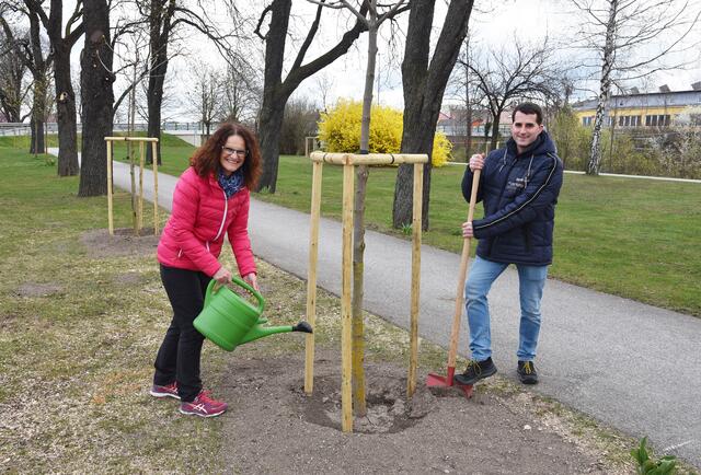 Umweltstadträtin Daniela Mohr und Umweltgemeinderat Christoph Wagner. | Foto: Stadtgemeinde Ternitz