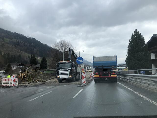 Auch in Mittersill wird an den Straßen gebaut. | Foto: Grießer
