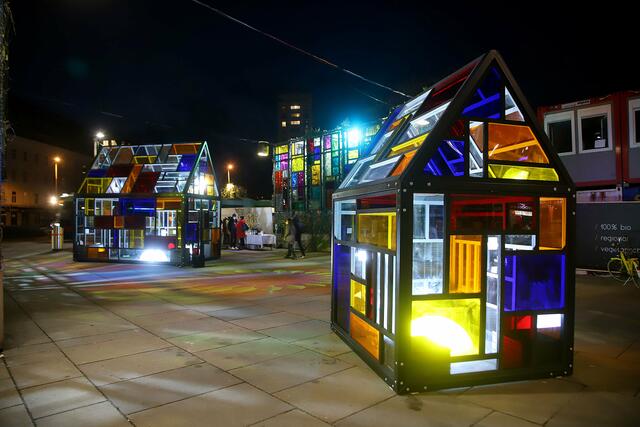 Auftakt für den neuen Praterstern: Die Lichtinstallation soll ein Symbol für Wachstum und Sicherheit sein.  | Foto: PID/Votava