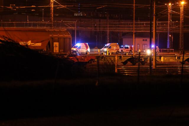 Großeinsatz am Verschiebebahnhof nach schwerem Arbeitsunfall. | Foto: laumat.at