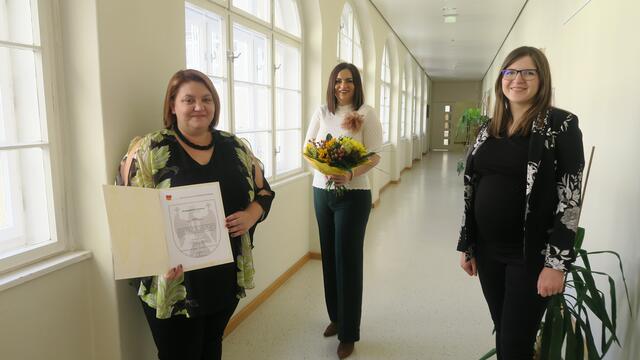 Isabella Radatz-Grauszer (li.) wurde zur Vizebürgermeisterin der Gemeinde Steinbrunn angelobt, am Foto mit LH-Stv. Astrid Eisenkopf und Angela Gludovatz.