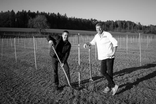 Tom Soete (r.) vom Kollerwirt freut sich auf das Aufsperren: "Das Öffnen ist ein positiver Schritt." | Foto: Helmut Weichselbraun