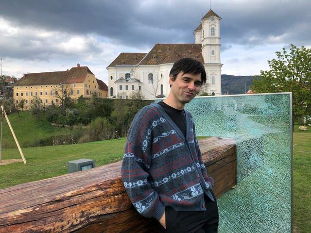 Nach einigen Jahren in Wien und Graz ist sein Heimatort Oberdorf bei Weiz derzeit wieder sein Lebensmittelpunkt.