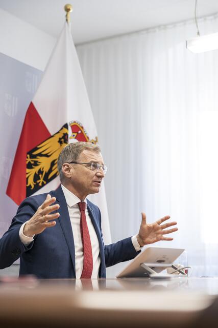 Landeshauptmann Thomas Stelzer (ÖVP): "Wenn es so weiter geht, wird zumindest so ein Sommer wie im Vorjahr möglich sein." | Foto: Land OÖ/Mayrhofer
