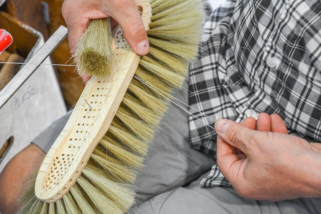 Herstellung eines handgemachten Besens | Foto: Julia Hahnekamp
