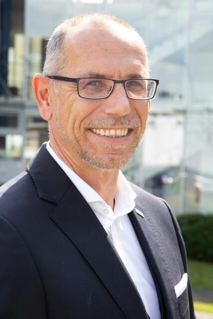 "Derzeit entstehen auch drei industrielle Biodiesel-Großanlagen – ausgestattet mit der neuen RepCAT-Technologie", erklärt BDI Geschäftsführer Markus Dielacher. Die Anlage in Kalifornien (USA) wird noch in diesem Jahr ihren Betrieb aufnehmen, gefolgt von einer Anlage für die Envien-Gruppe in Osteuropa (Ende 2021) und für Cargill in Bioro/Belgien (2022).