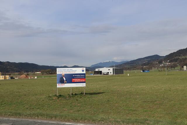 In der Gewerbezone Liebenfels kehrt Leben ein.  | Foto: Bettina Knafl