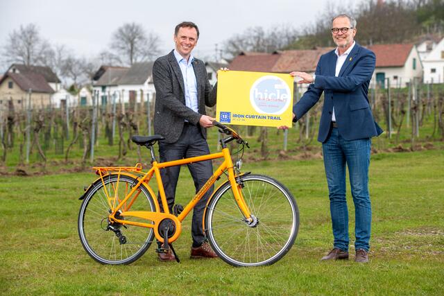 Niederösterreichs Tourismuslandesrat Jochen Danninger und Hannes Weitschacher (Geschäftsführer der Weinviertel Tourismus GmbH). | Foto: Imre Antal