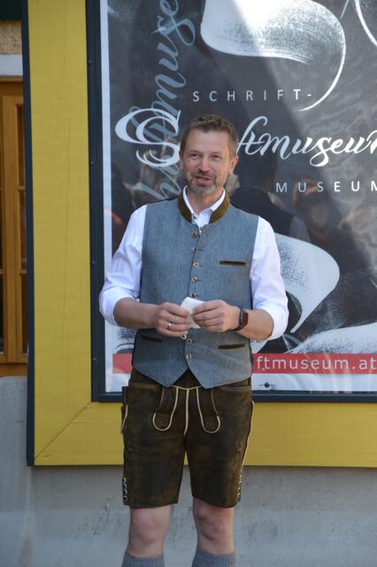 Pettenbach's Bürgermeister Leo Bimminger kürzte aufgrund der Corona Regelungen seine Rede auf ein paar wenige Worte ab. | Foto: Wolfgang Feichtinger