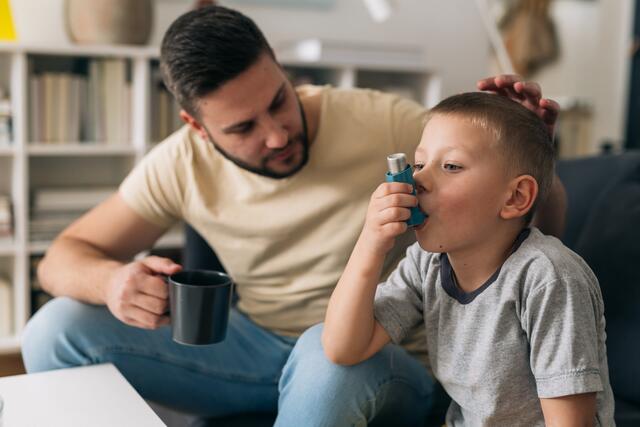 Zu den Mythen zählt, dass Asthma ansteckend sei oder im Erwachsenenalter von selbst verschwindet.