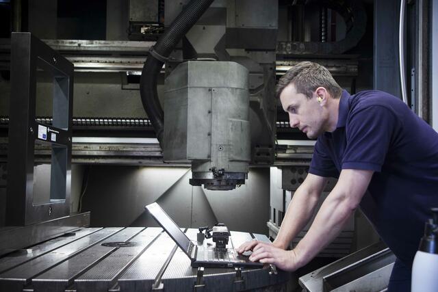 CNC Reparatur und kompetenter CNC Service heißt: rasche Erstdiagnose, schneller Fehleridentifikation, Express-Ersatzteillieferung und mit kundenorientierten Lösungen | Foto: ELSA CNC-Service Österreich GmbH 