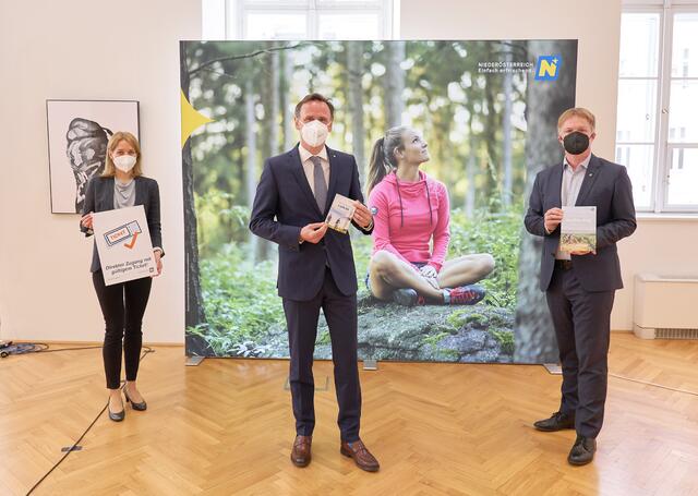 Kristiane Spiegl – Projektleiterin „Gemeinsam sicher und fair. Ausflüge in Niederösterreich“ / Niederösterreich Werbung, Tourismuslandesrat Jochen Danninger, Michael Duscher ˗ Geschäftsführer der Niederösterreich Werbung | Foto: NLK Pfeiffer