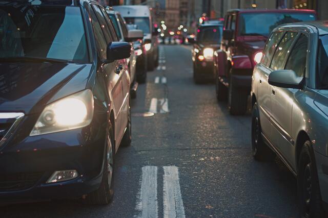 Hauptquelle für die gesundheitsgefährdende Lärmbelastung ist der Straßenverkehr. Konkret sind 113 Millionen Menschen in Europa dauerhaftem Verkehrslärm ausgesetzt. | Foto: Symbolbild: Unsplash.com