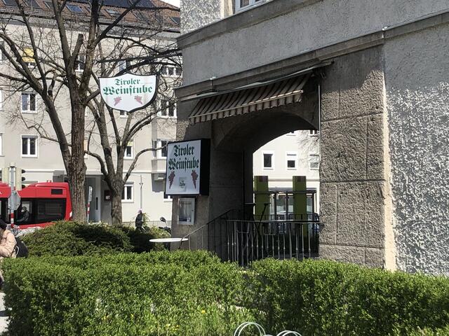 Mit der Öffnung ab 10. Mai ist auch der Besuch in der Tiroler Weinstube in der Gumppstraße wieder möglich. | Foto: Genussspecht