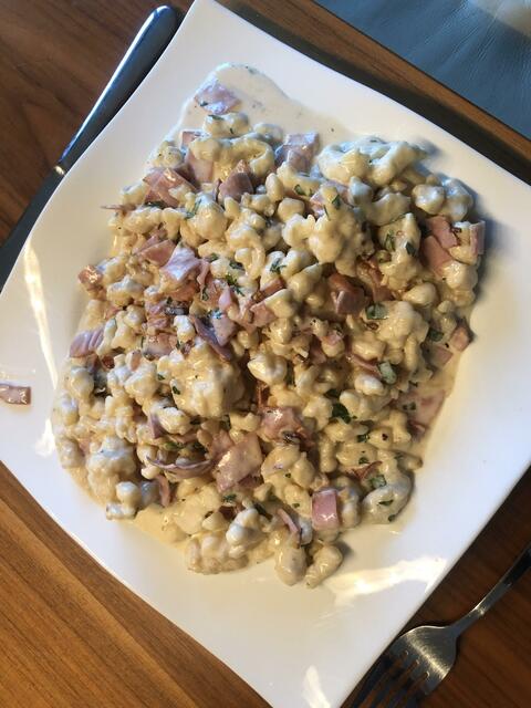 Hausmannskost pur: die Schinkenrahmkäsespatzln.