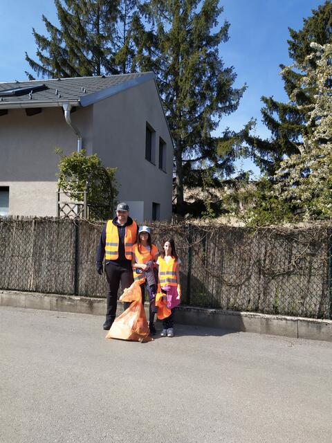 Der Obmann der Kinderfreunde Petronell-Carnuntum Andreas Reiner mit Johanna und Luisa | Foto: Reiner