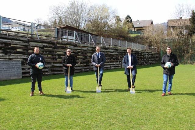  Es rührt sich was in Kapfenberg. Zum Beispiel der Spatenstich für die Tribüne am Sportplatz Parschlug. | Foto:  Stadtgemeinde Kapfenberg