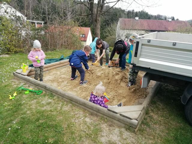 Große Freude herrschte bei den Kindern aus Sinabelkirchen über die beliebte Sandkisten-Aktion der ÖAAB. | Foto: ÖAAB Sinabelkirchen