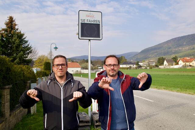 René und Michael Meyer an der berasten Raglitzer-Straße.