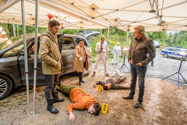 Ermitteln: Andreas Kiendl und Stefan Jürgens (r.) gehen für SOKO Donau einem neuen, spannenden Fall nach. | Foto: ORF/Satel Film/Toni Muhr